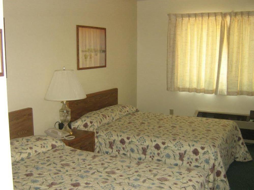 Chapel Hill Motel Brevort Exterior photo